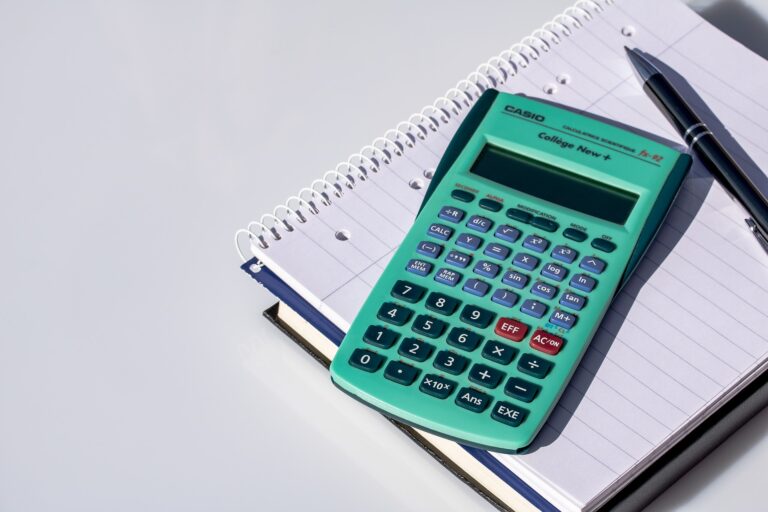 Calculatrice, Stylo et papier