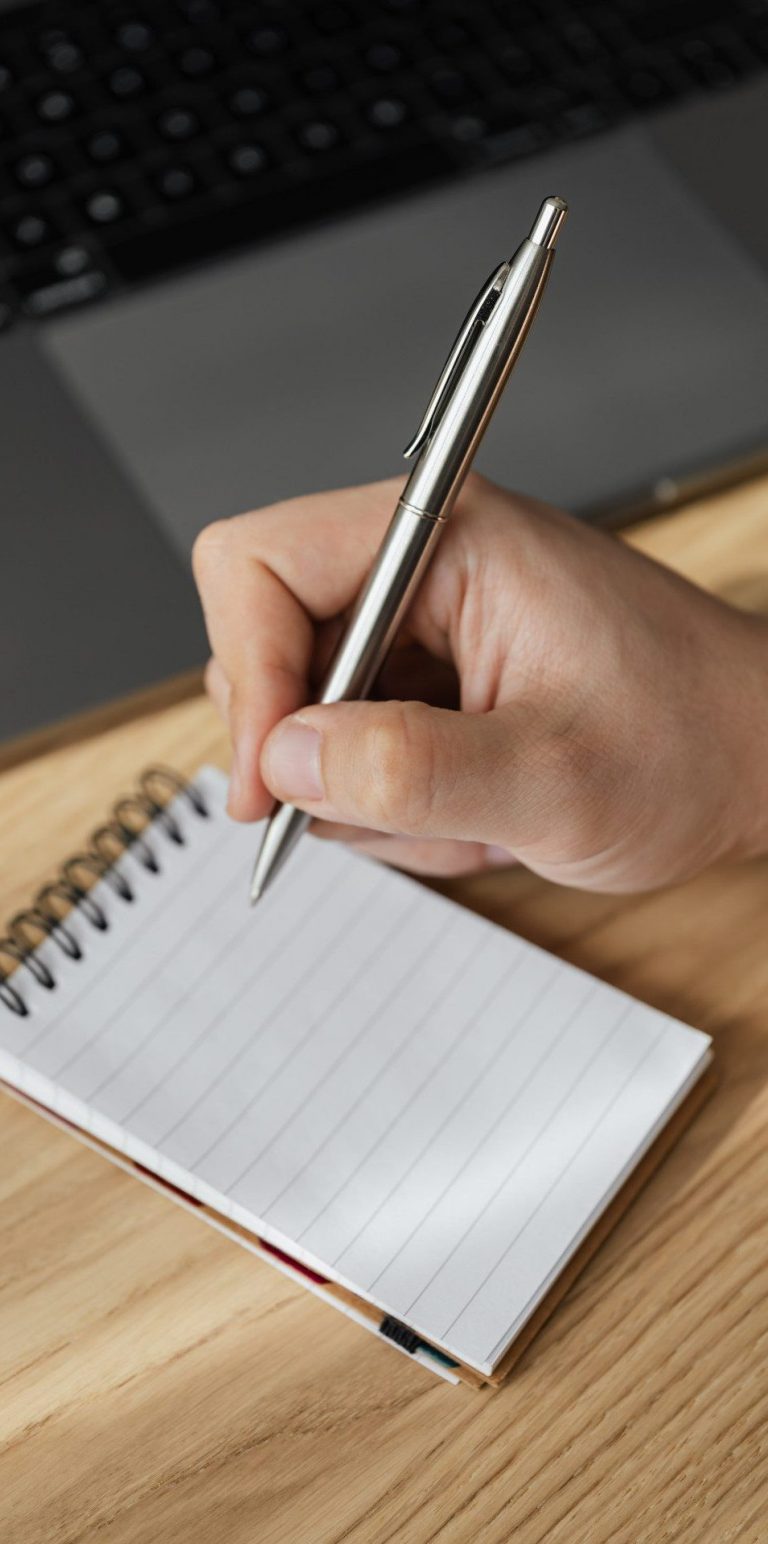 Bloc-notes et stylo